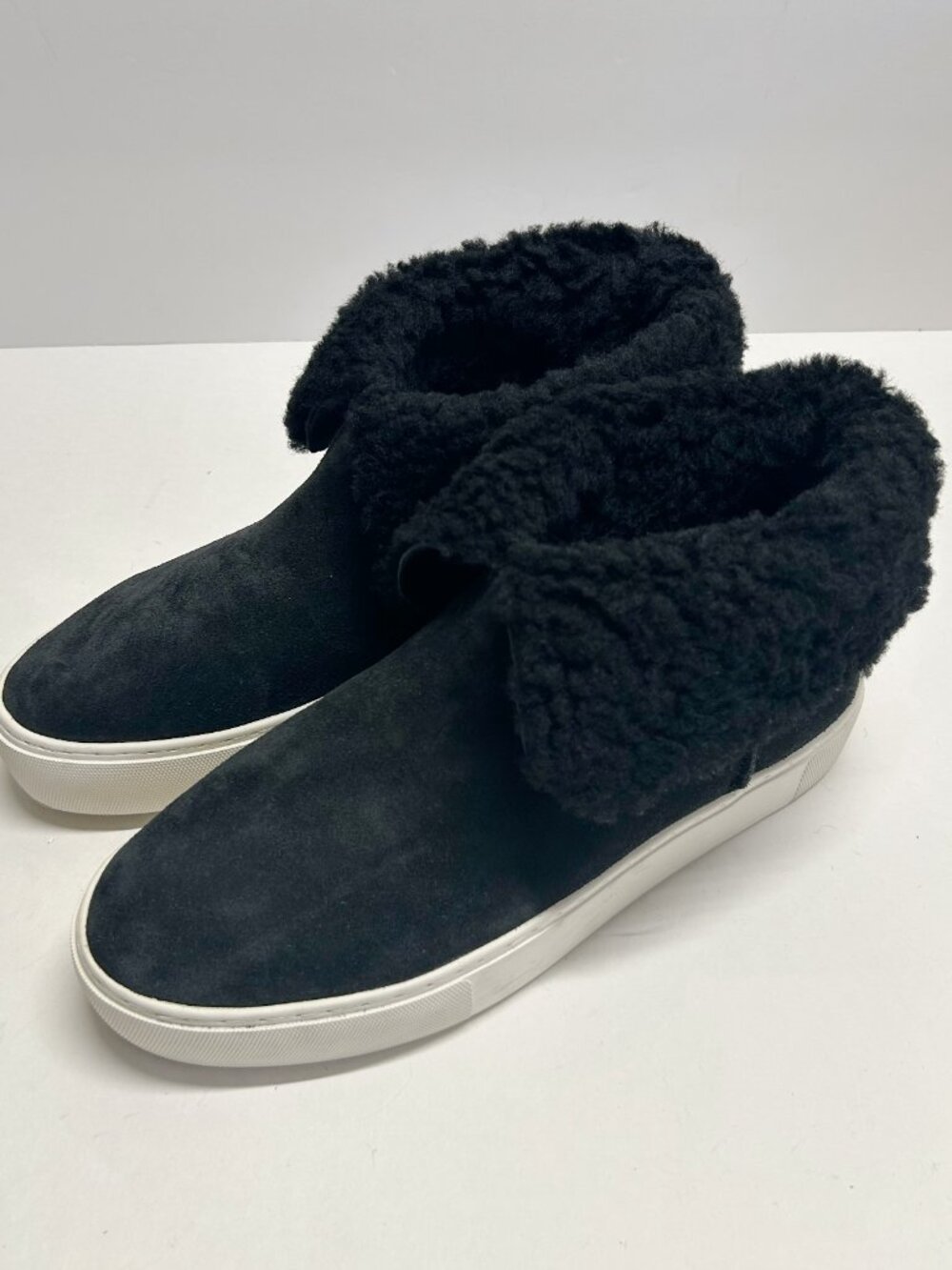 UGG black suede Slip-On boots - Picture 3 of 7